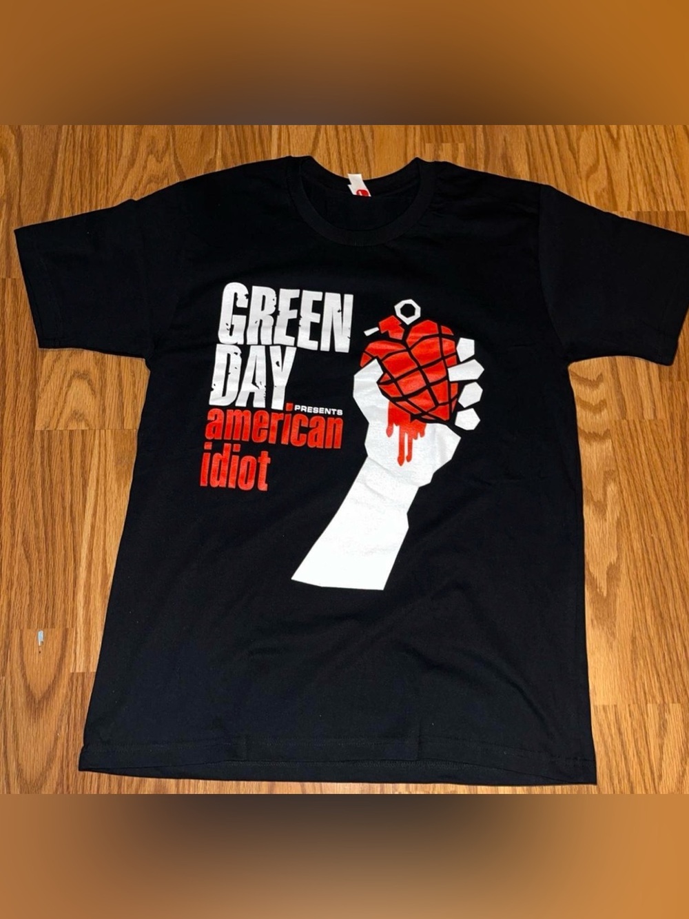 Green Day American Idiot T-shirt Men’s Bleeding Heart Unisex Heart Grenade NWOT